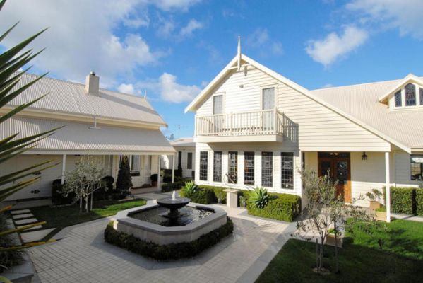 HotelAustralienVICApollo BayApollo Bay Guest House Innenhof