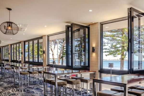 HotelAustralienSACedunaCeduna Foreshore Hotel dining area