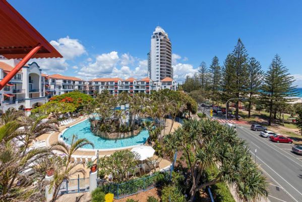 HotelAustralien QLDGold CoastOaks Gold Coast Calypso Plaza Suites von oben