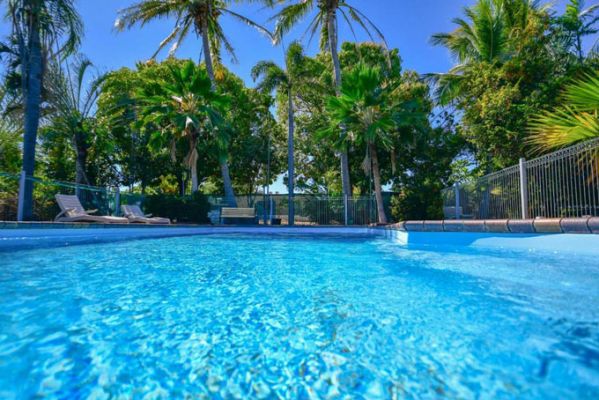 HotelAustralien QLDKarumbaAshs Holiday Units Pool