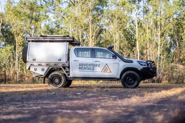 FahrzeugeAdventure RentalsToyota Hilux 4WD Camper 1RTTSide View Photocredit A